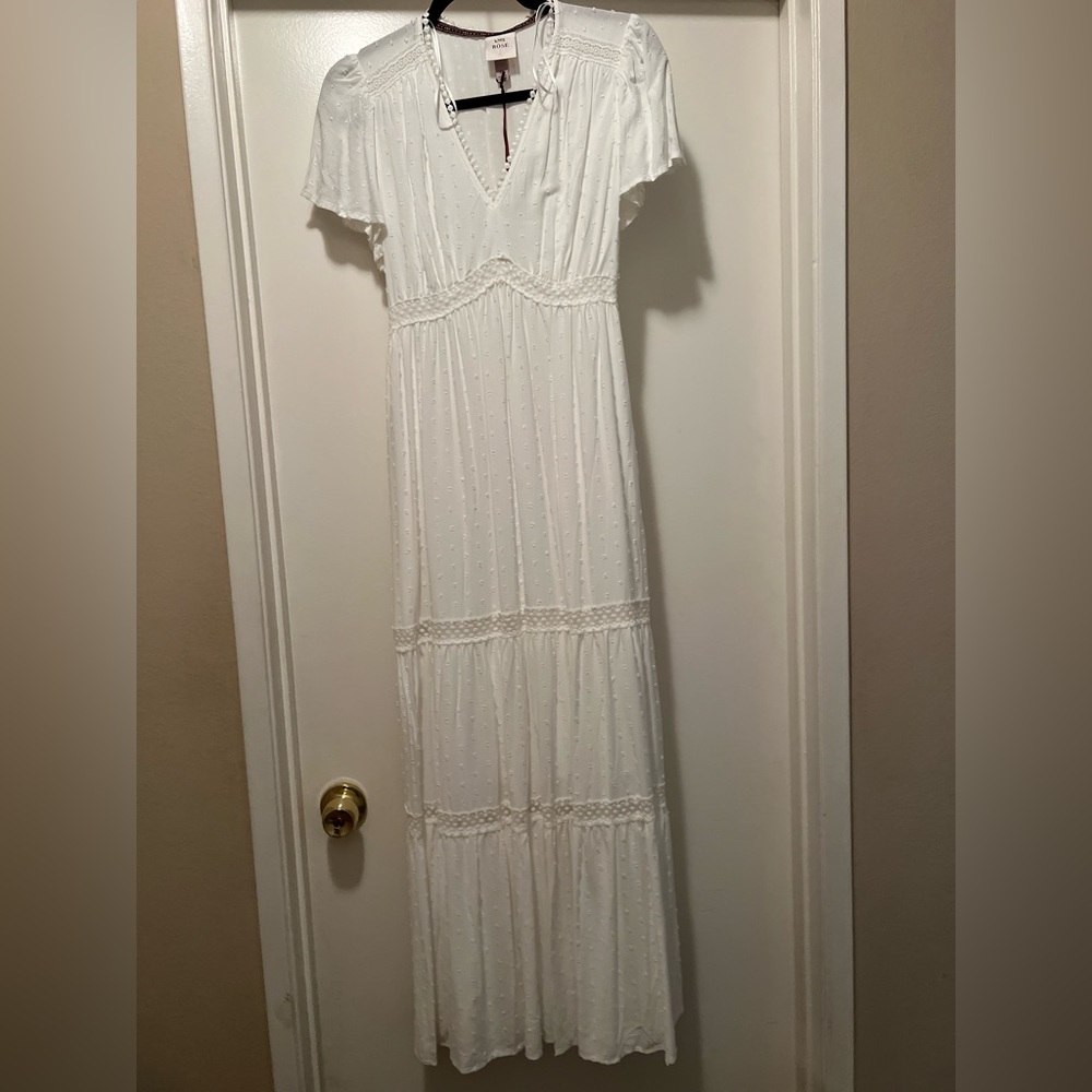 White Knox Rose dress. Size XS. Never worn still with tags.